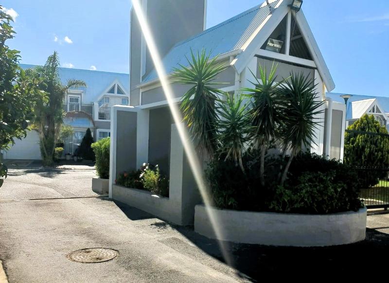 4 Bedroom Property for Sale in Guldenland Western Cape